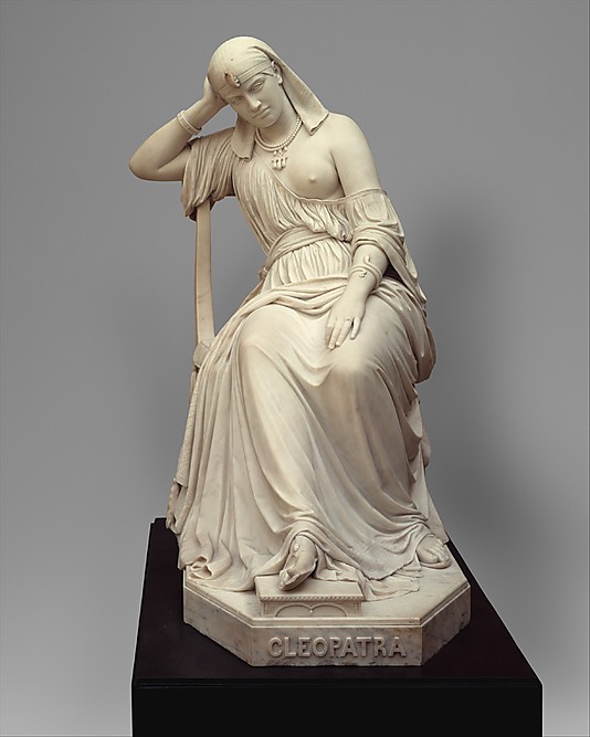Tượng nữ hoàng Cleopatra bằng đá marble